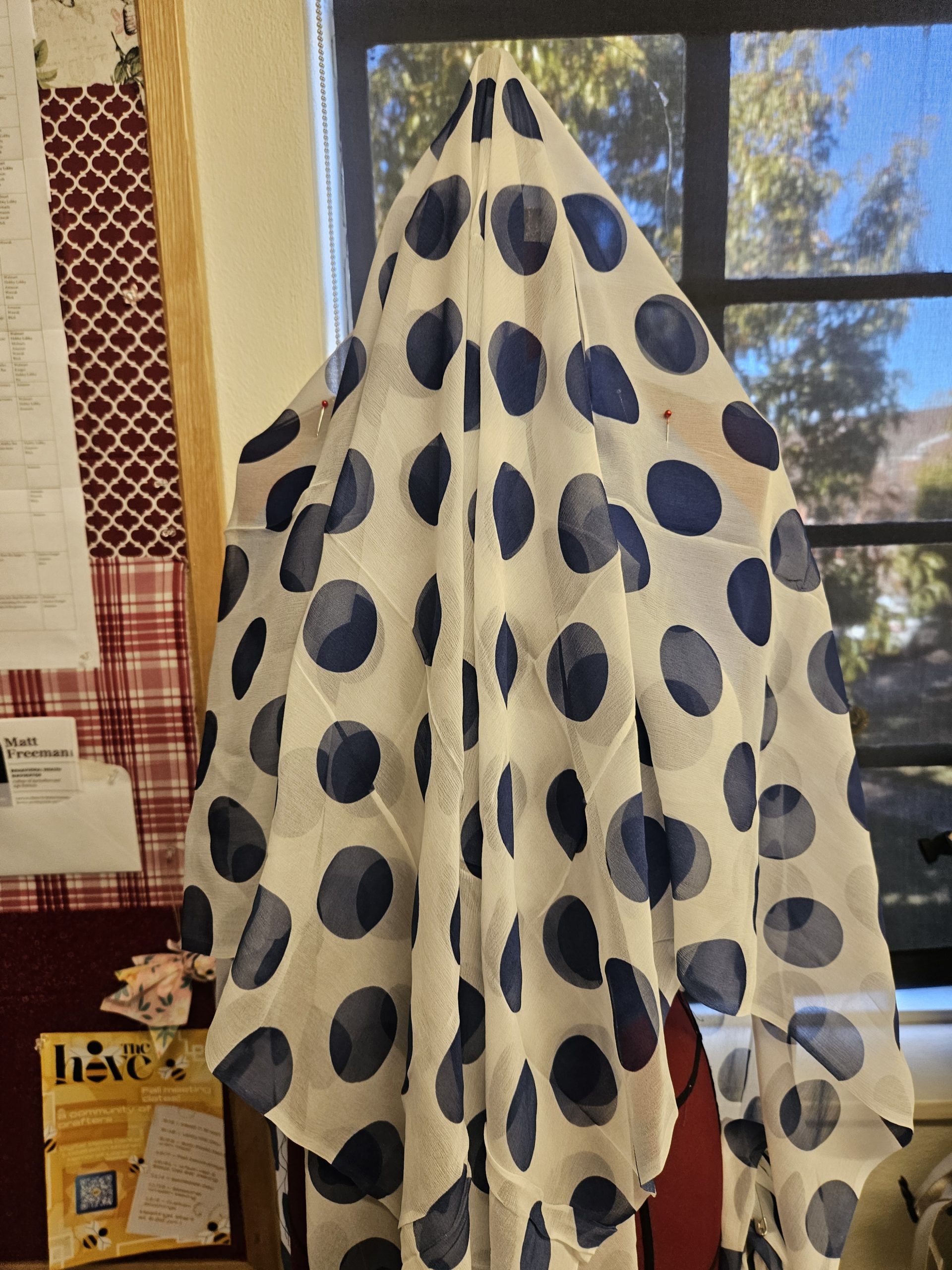 Draping silk using crossgrain